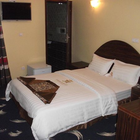 Mbayaville Hotel Douala Exteriör bild