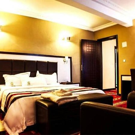 Mbayaville Hotel Douala Exteriör bild