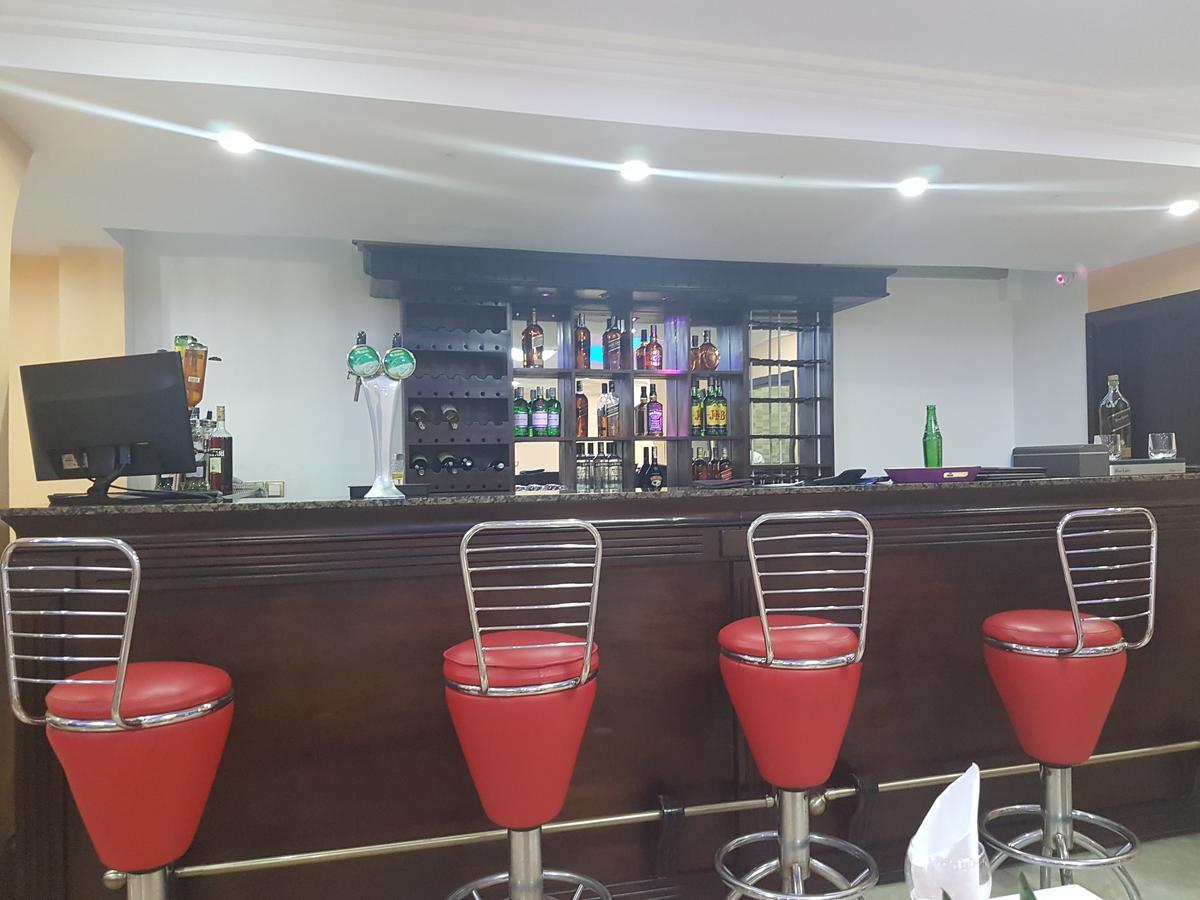 Mbayaville Hotel Douala Exteriör bild