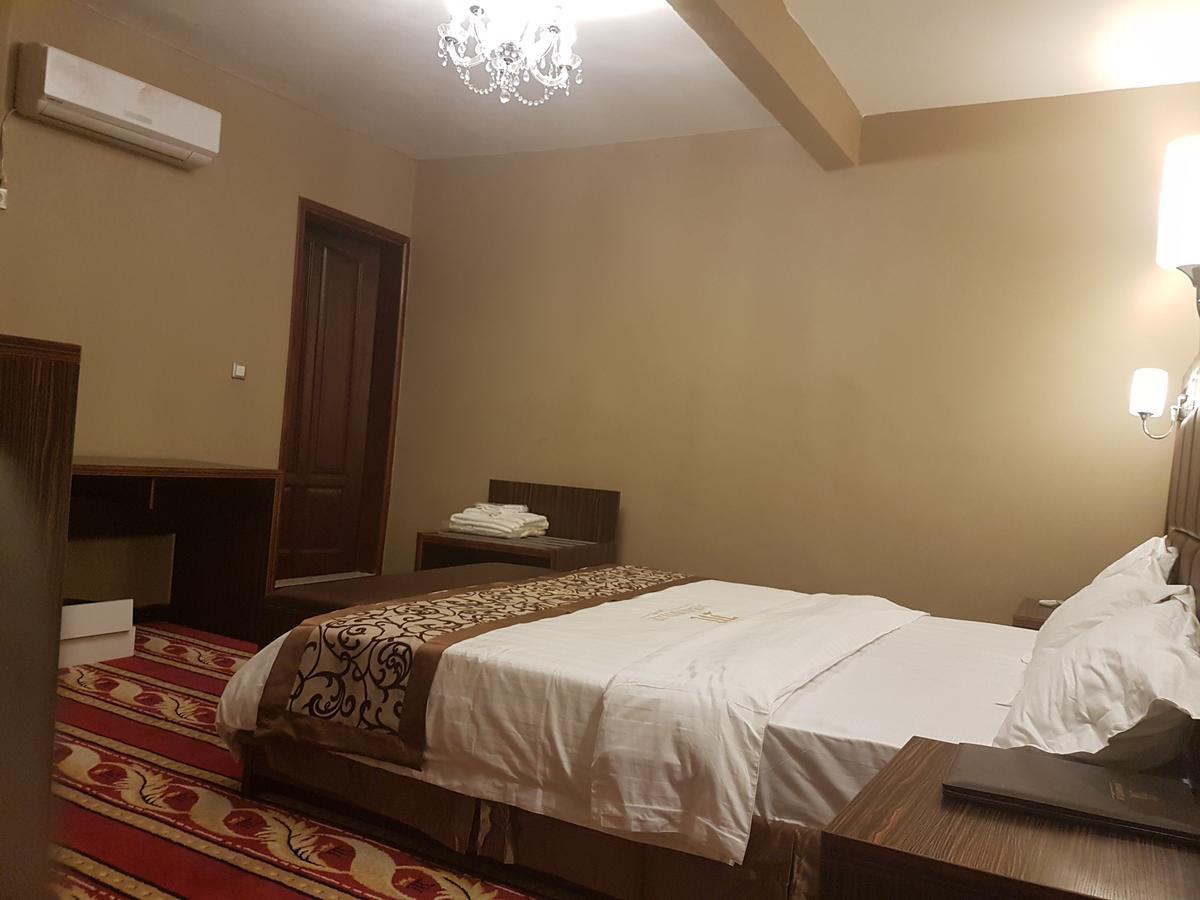 Mbayaville Hotel Douala Exteriör bild