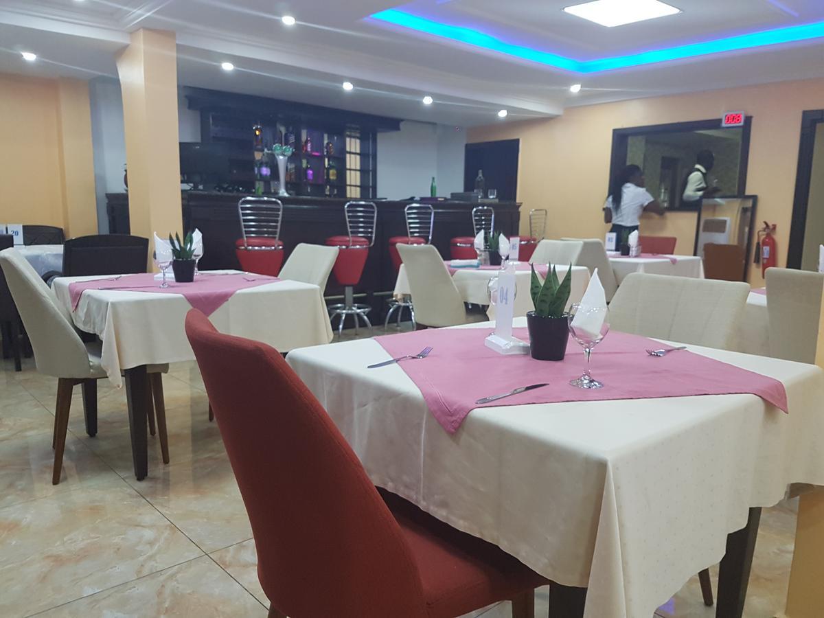 Mbayaville Hotel Douala Exteriör bild