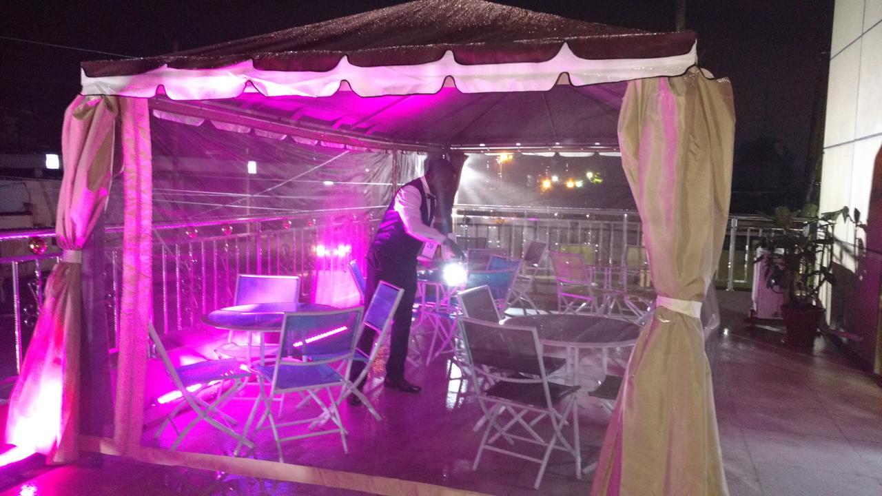 Mbayaville Hotel Douala Exteriör bild