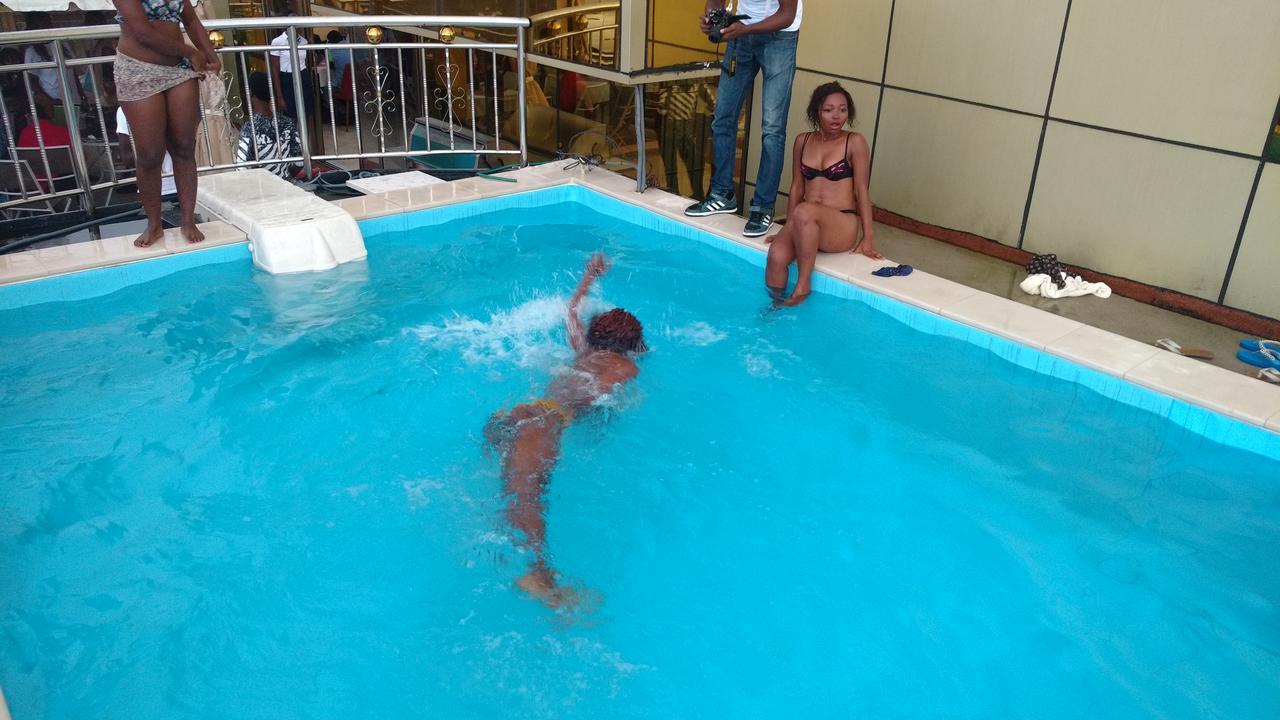 Mbayaville Hotel Douala Exteriör bild