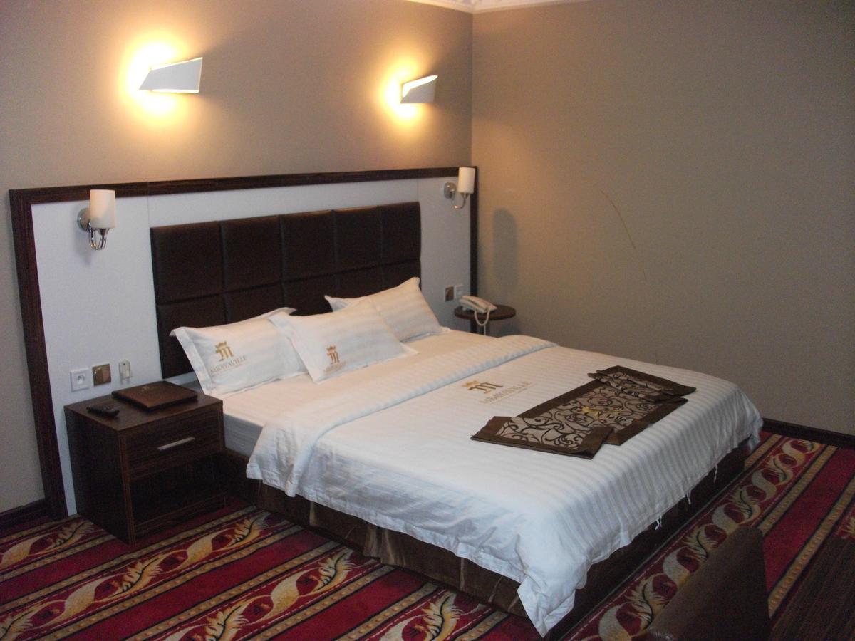 Mbayaville Hotel Douala Exteriör bild