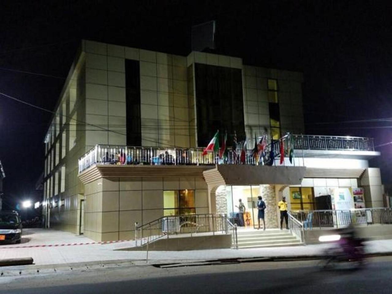 Mbayaville Hotel Douala Exteriör bild