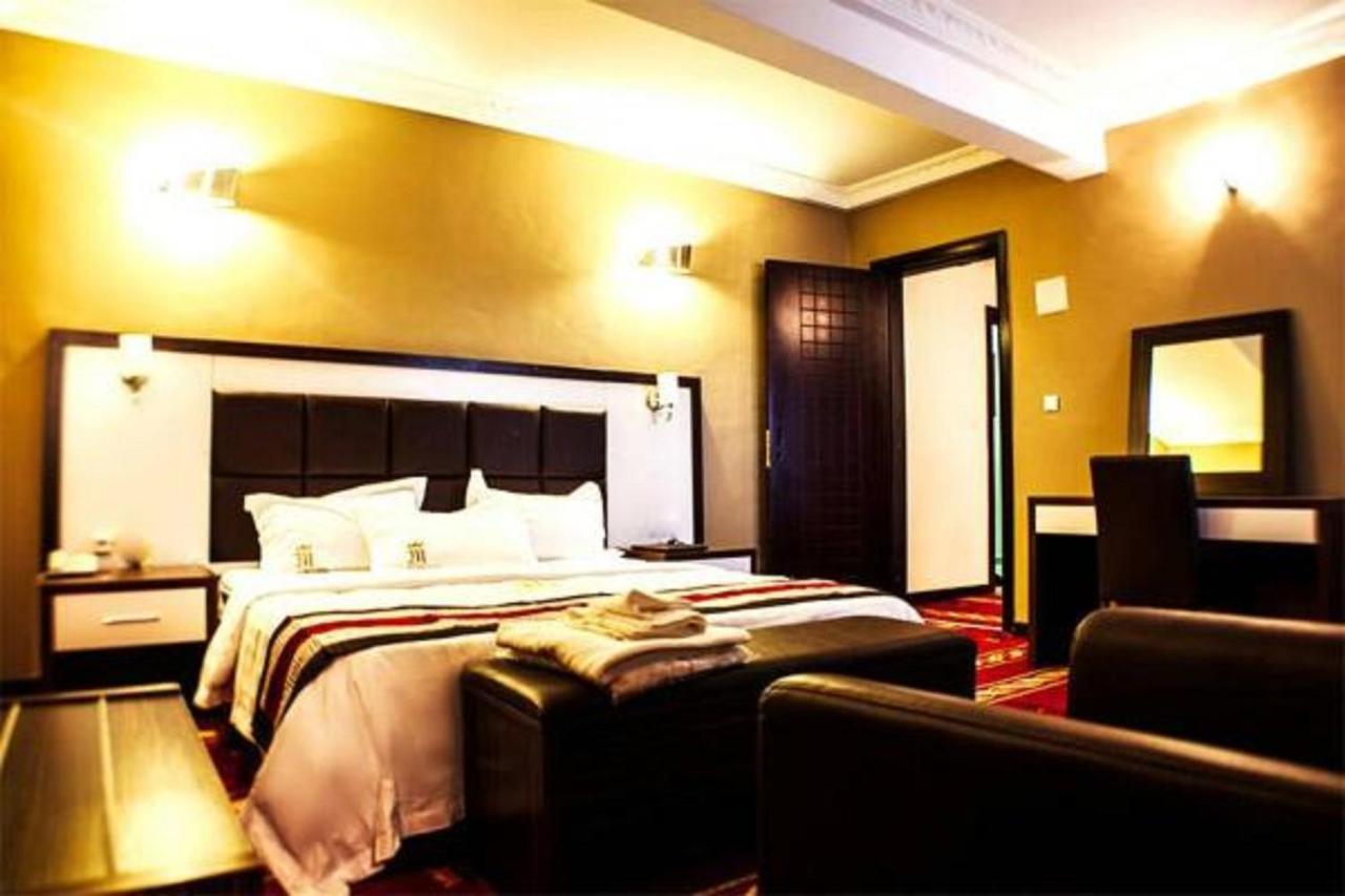 Mbayaville Hotel Douala Exteriör bild