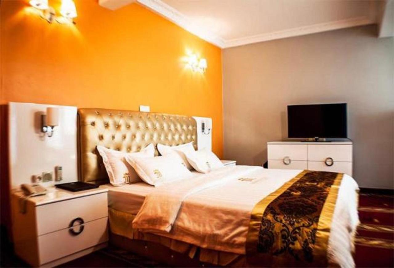 Mbayaville Hotel Douala Exteriör bild